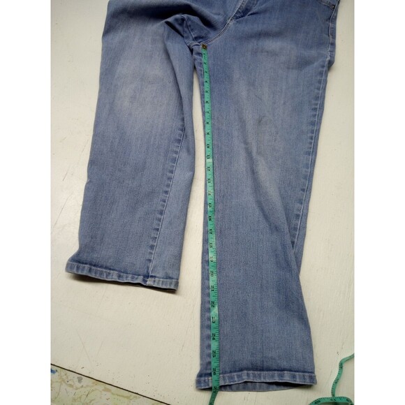 Gloria Vanderbilt Women's Light Wash Blue Denim Straight Leg Jeans Size 18 Stret - Picture 2 of 5